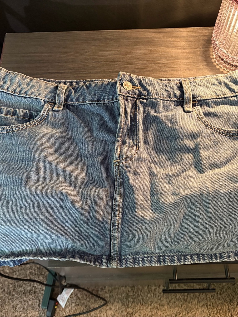 Hollister Denim Skort Size 18 W34 Light Wash